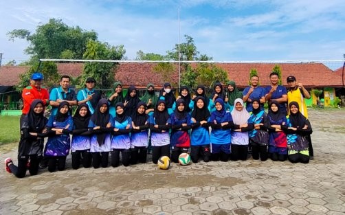 Sparing Bola Voly MTsN 14 Jombang Eratkan Silaturrahmi