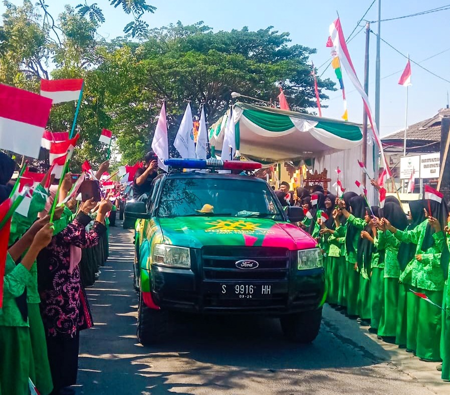 Antusiasme Menyambut Kirab Obor Api Porprov Jatim 2023