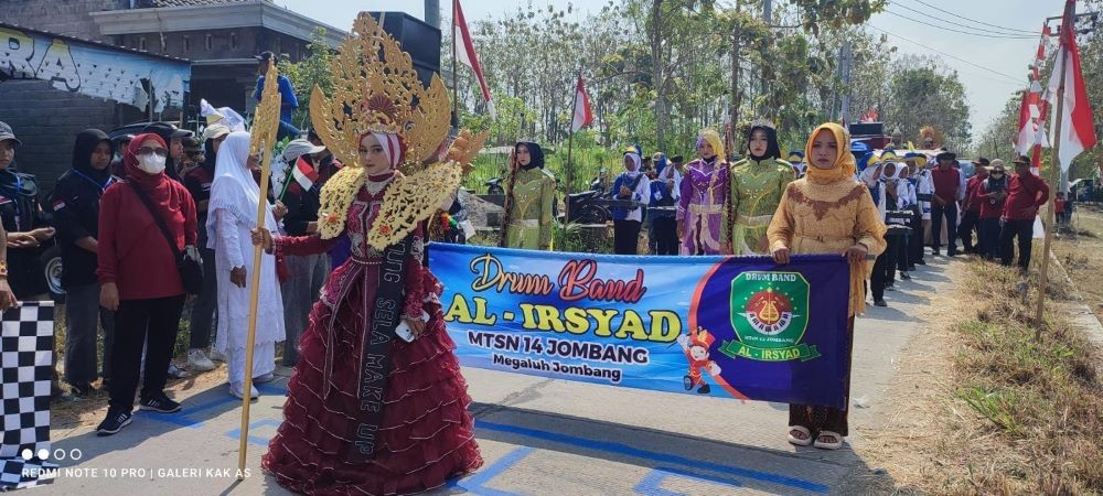 DRUMBAND AL IRSYAD MTsN 14 JOMBANG MERIAHKAN HUT RI KE 78 DI DESA PLABUHAN KABUPATEN JOMBANG