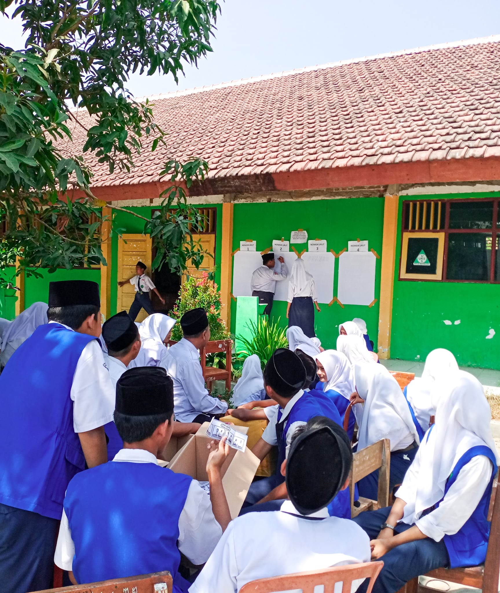 Latih Berdemokrasi, MTsN 14 Jombang  Adakan Pemilihan Ketua dan Wakil Ketua OSIS